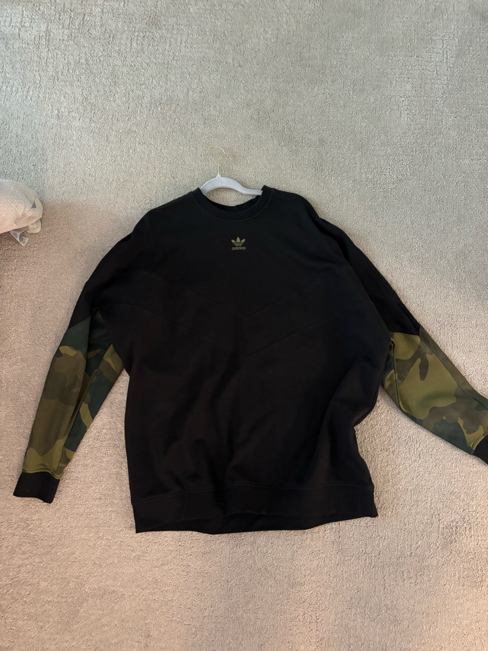 Adidas Sweatshirt